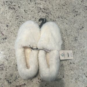 Secret Treasures Plush Cream Slippers